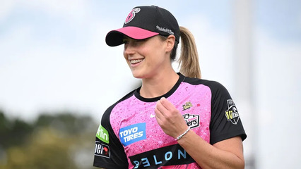Ellyse Perry re-signing confirms Sixers extension